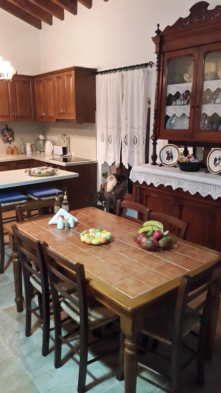 Xenios Cottages Lofou Habitación foto