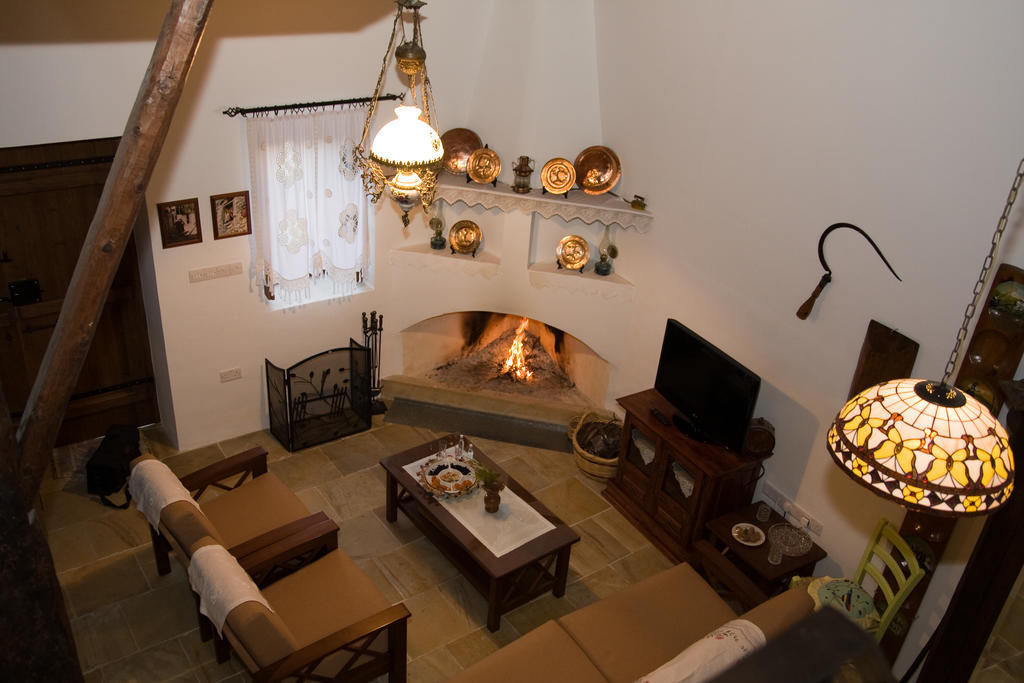 Xenios Cottages Lofou Habitación foto