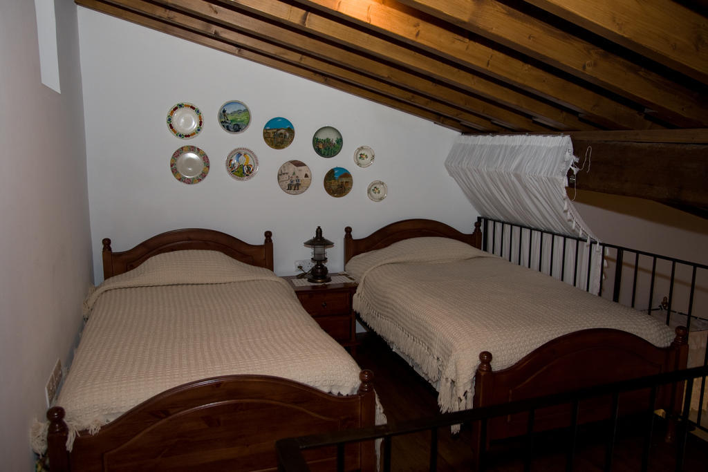 Xenios Cottages Lofou Habitación foto