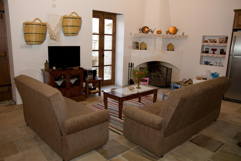 Xenios Cottages Lofou Habitación foto